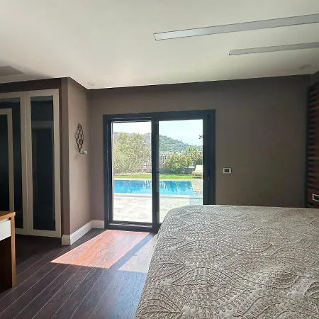 Hotel Falcon With Swimming Pool And Great Views *